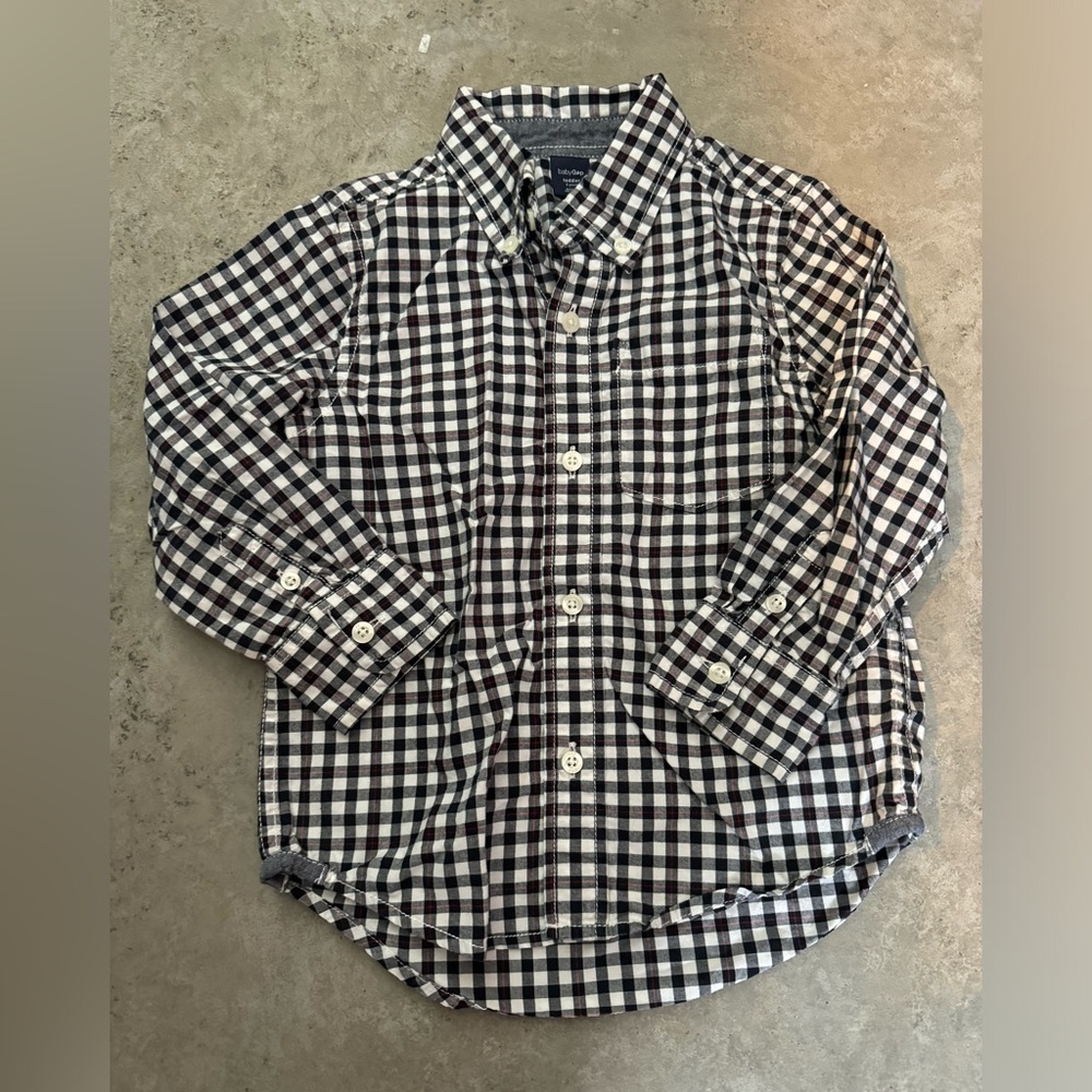 Baby Gap Button Down Dress Shirt
Size 3